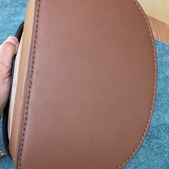 NWOT Nine Wear Hardshell Structured Bucket Signature “9” Bag w Gold Chain Strap - Picture 4 of 16